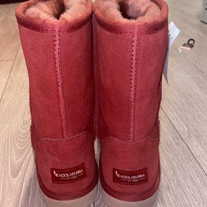 Size 8 burgundy and or wine color Koolaburra ugg boots